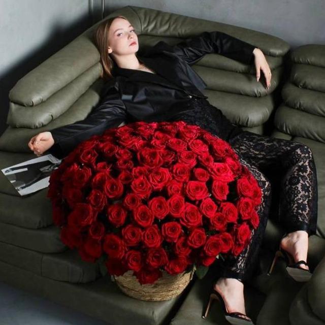 Композиция в корзине Любовь - это ты